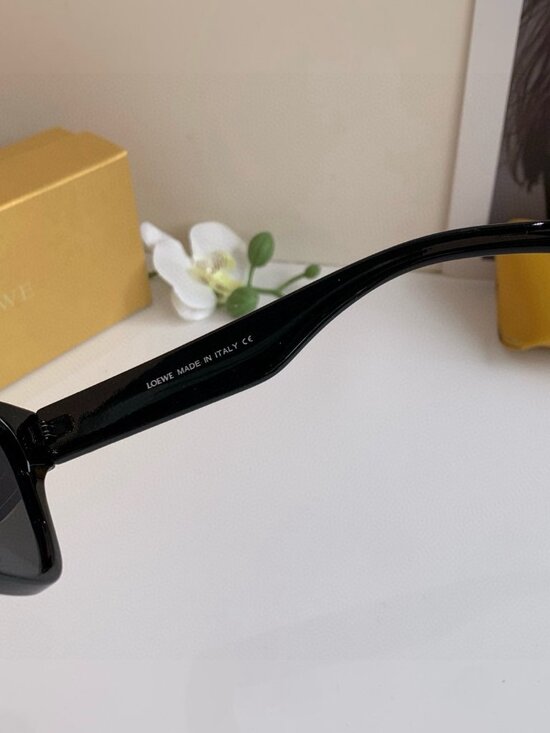 ✅NWT Authentic Loewe Sunglasses main image 7